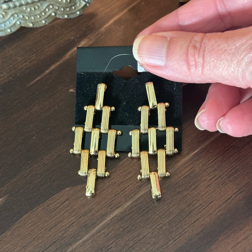Elegant Gold Geometric Earrings